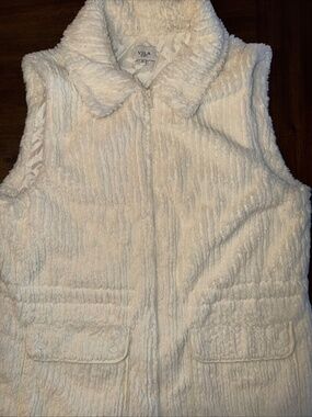 Vila 26 INT'L Faux Fur White Zipper Women's Vest Cozy Medium